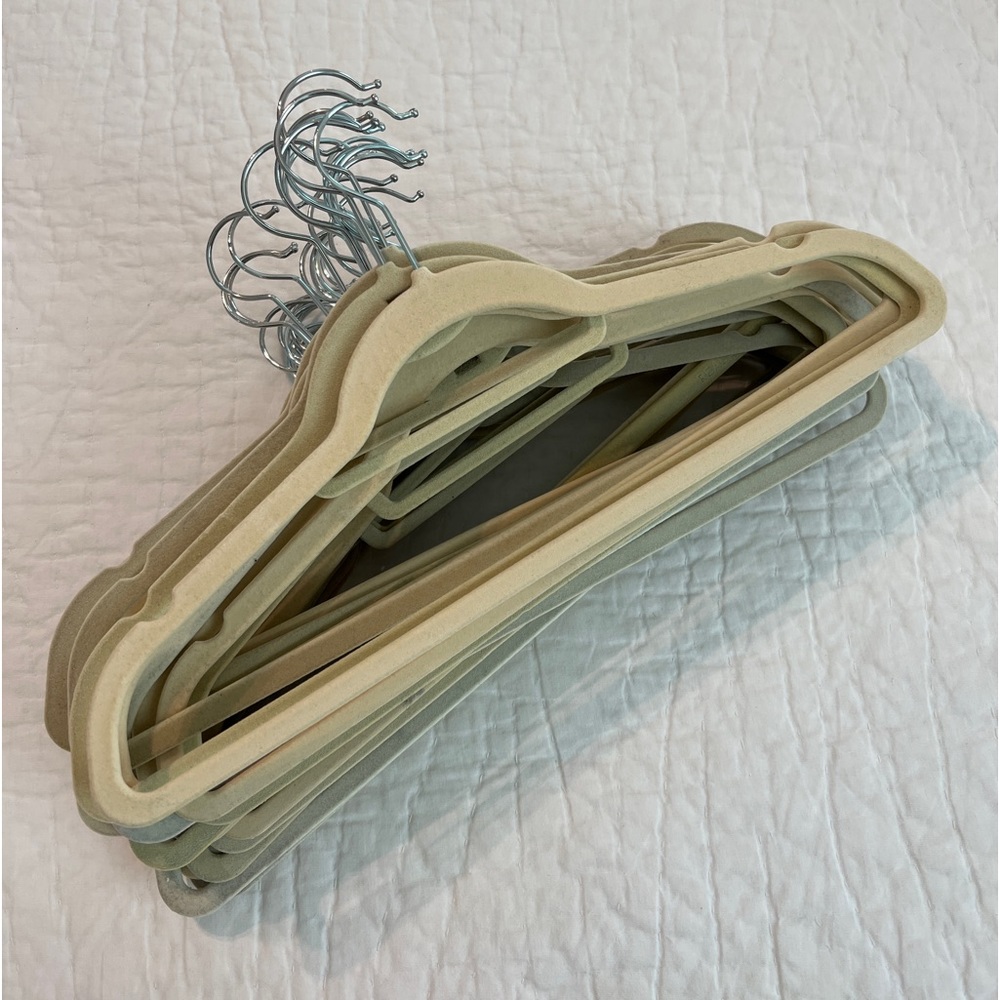 Velvet Hangers 30-pack